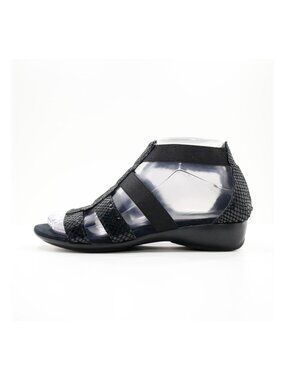 Munro Zena Black Patent Leather Flat Lightweight Gladiator Sandals - 6